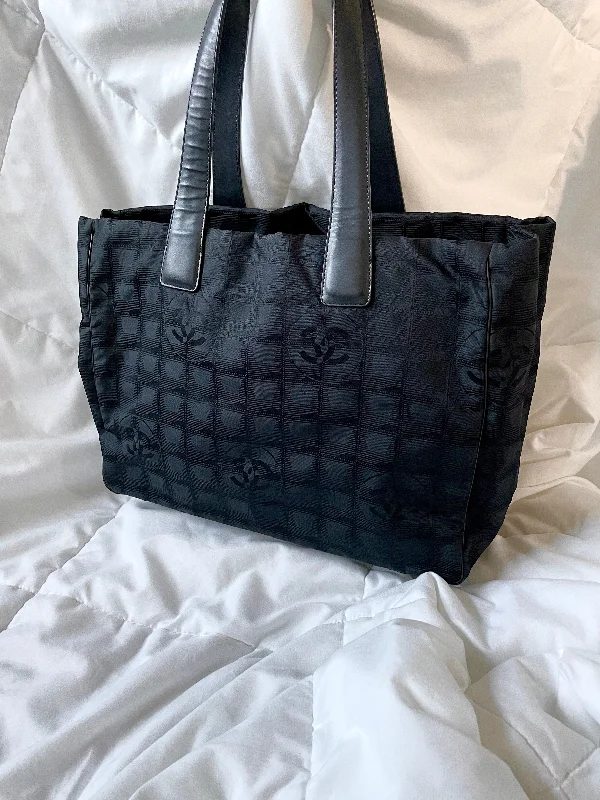 Chanel Travel Tote Bag Grab Stylish Bags Before They're Gone