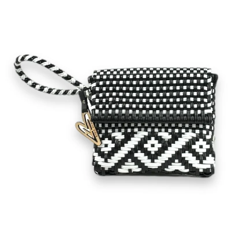 Bag Deals Maria Victoria | Nova BW CA | Upcycled, Handwoven, Wristlet Trendy Totes, Shop & Save Bag Deals Maria Victoria | Nova BW CA | Upcycled, Handwoven, Wristlet Trendy Totes, Shop & Save