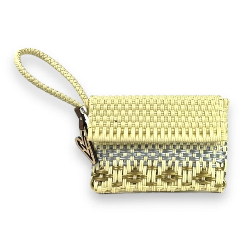 Fashion Essentials Maria Victoria | Shine CA | Upcycled, Handwoven, Wristlet Huge Handbag Markdowns – Update Your Collection Now Fashion Essentials Maria Victoria | Shine CA | Upcycled, Handwoven, Wristlet Huge Handbag Markdowns – Update Your Collection Now