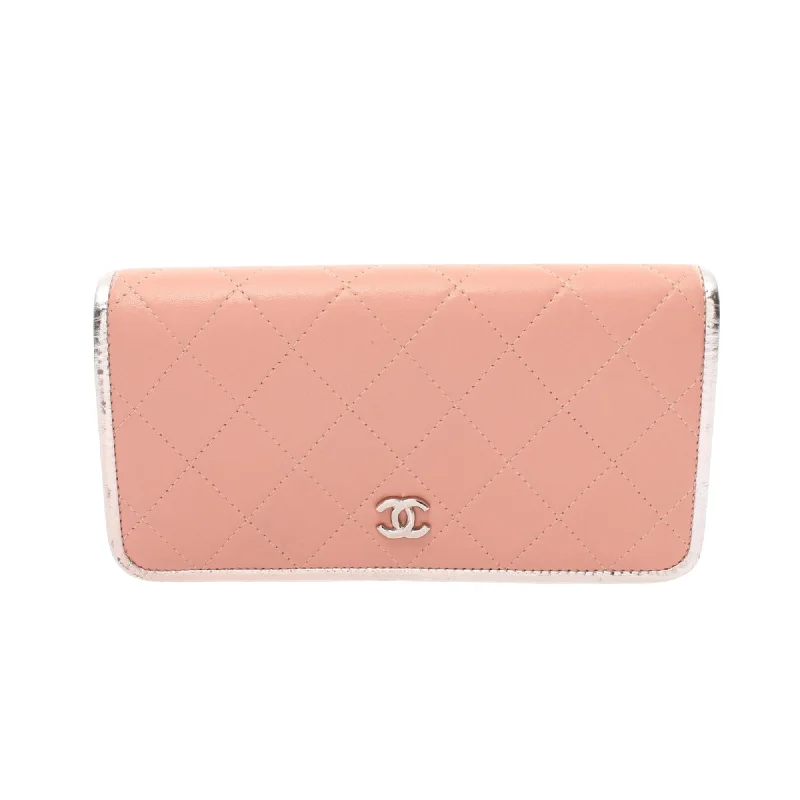 Chanel Logo Cc  Leather Wallet  (Pre-Owned) Classic Totes At Unbeatable Deals