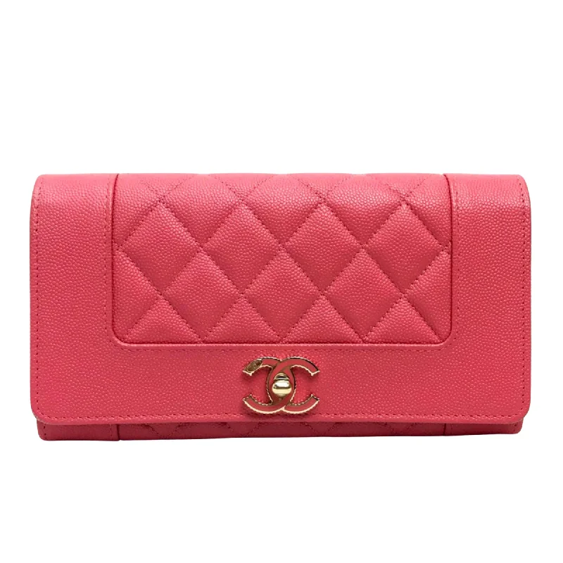 Chanel Matelassé  Leather Wallet  (Pre-Owned) Must-Have Bags, Big Discounts