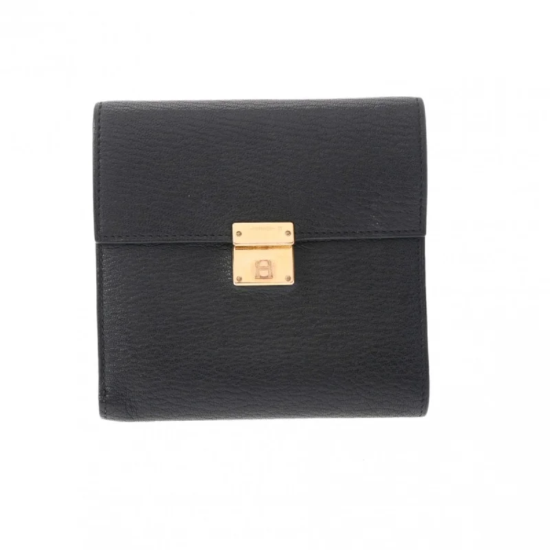 Hermès Clic 12  Leather Wallet  (Pre-Owned) Carry Elegance For Less